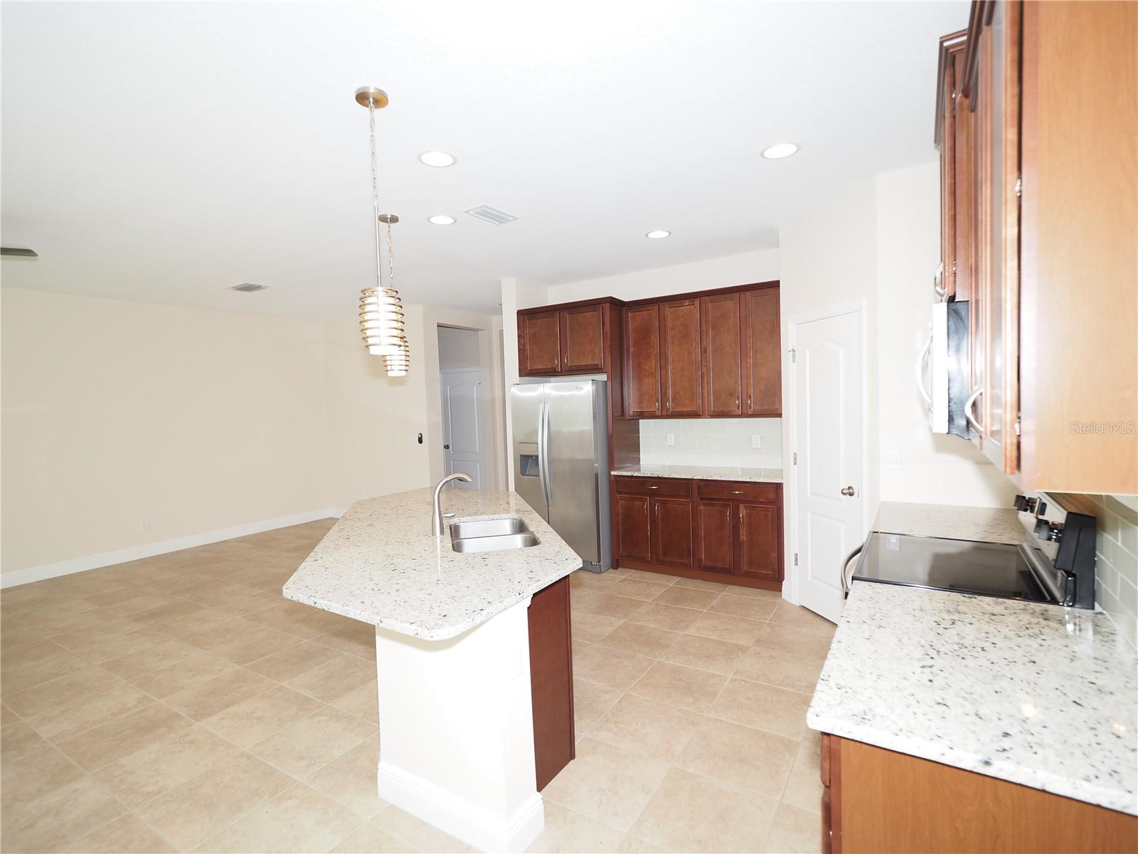 995 MOLLY CIR, SARASOTA, FL, 34232