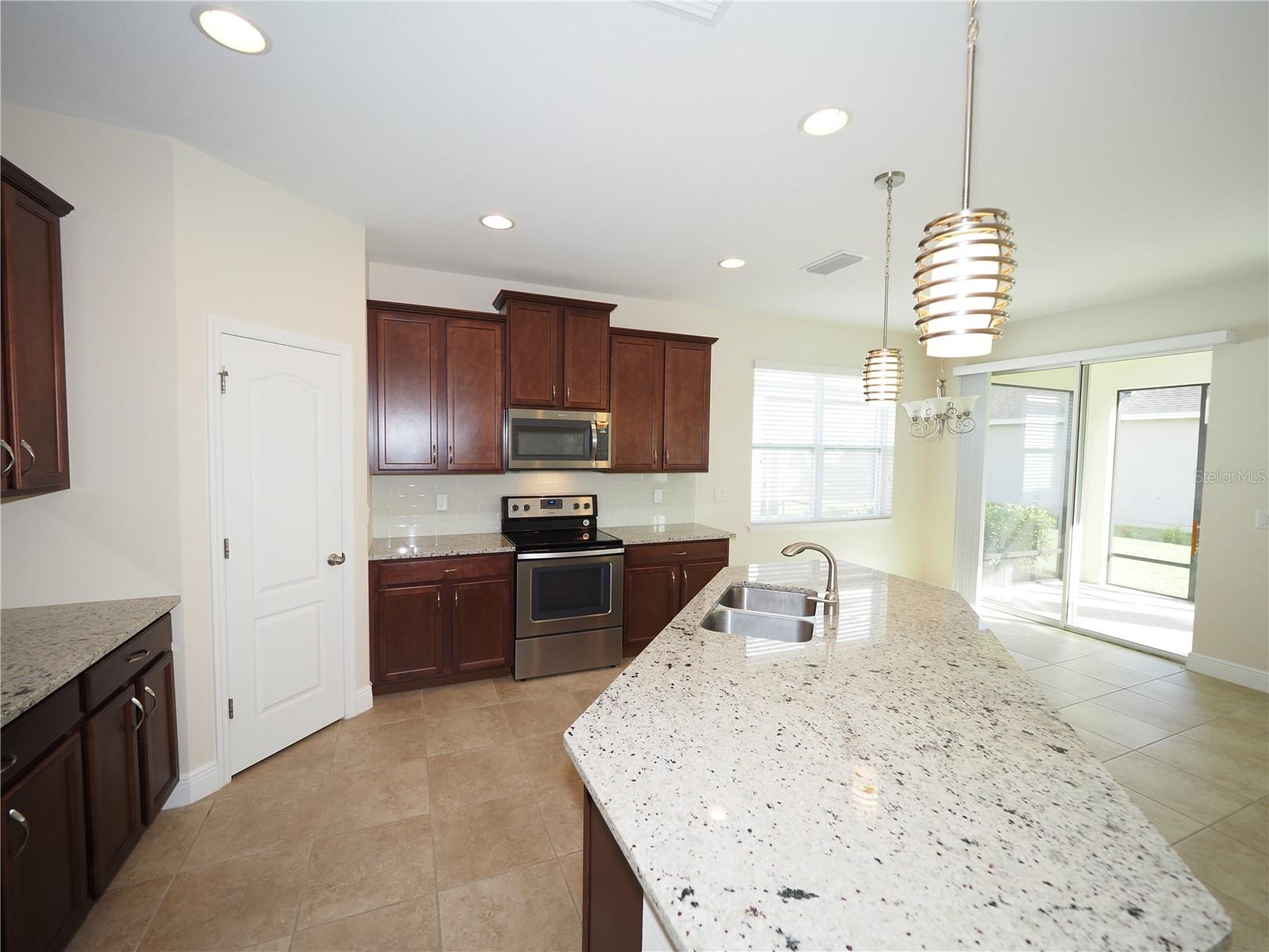 995 MOLLY CIR, SARASOTA, FL, 34232