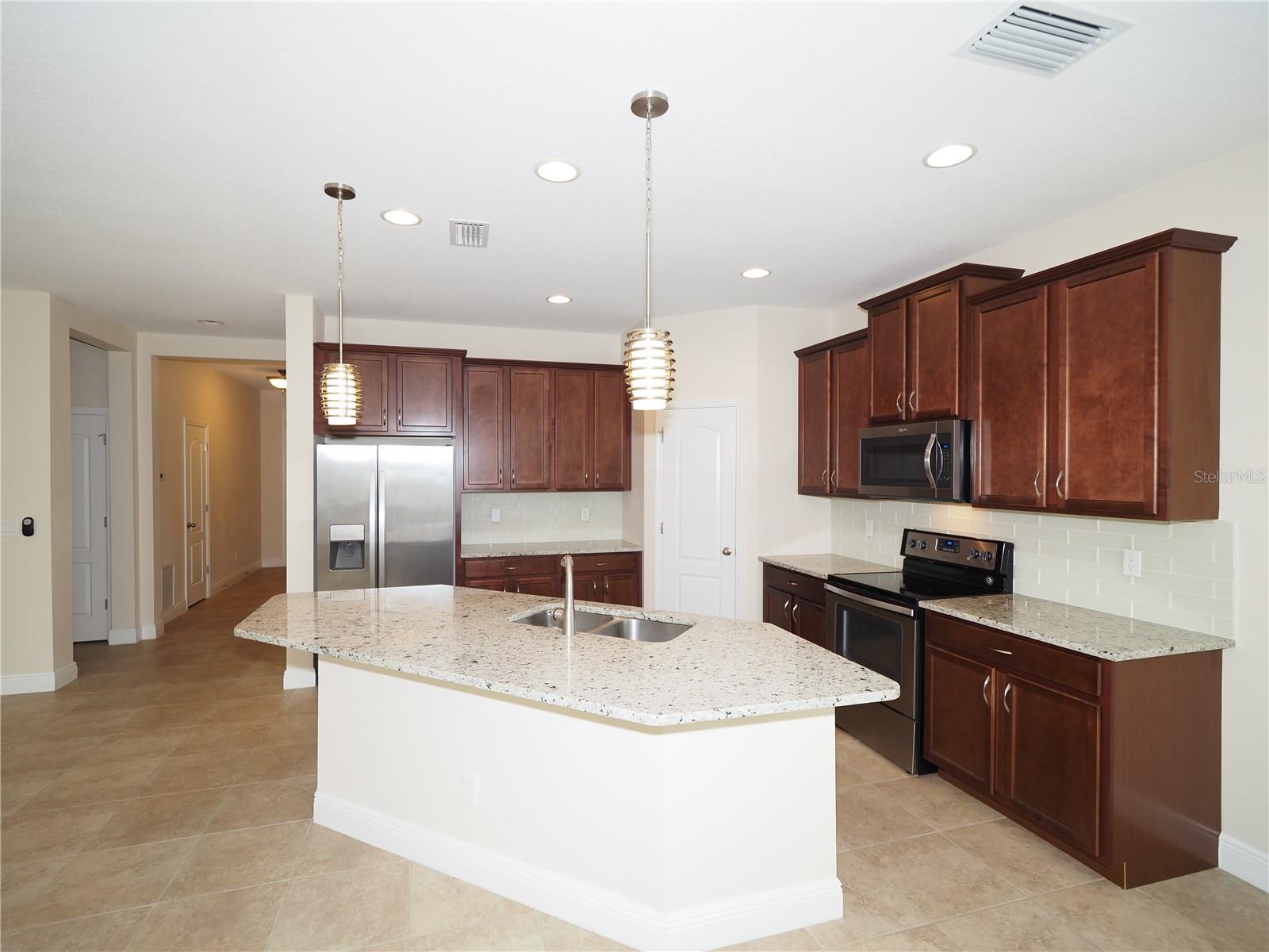 995 MOLLY CIR, SARASOTA, FL, 34232