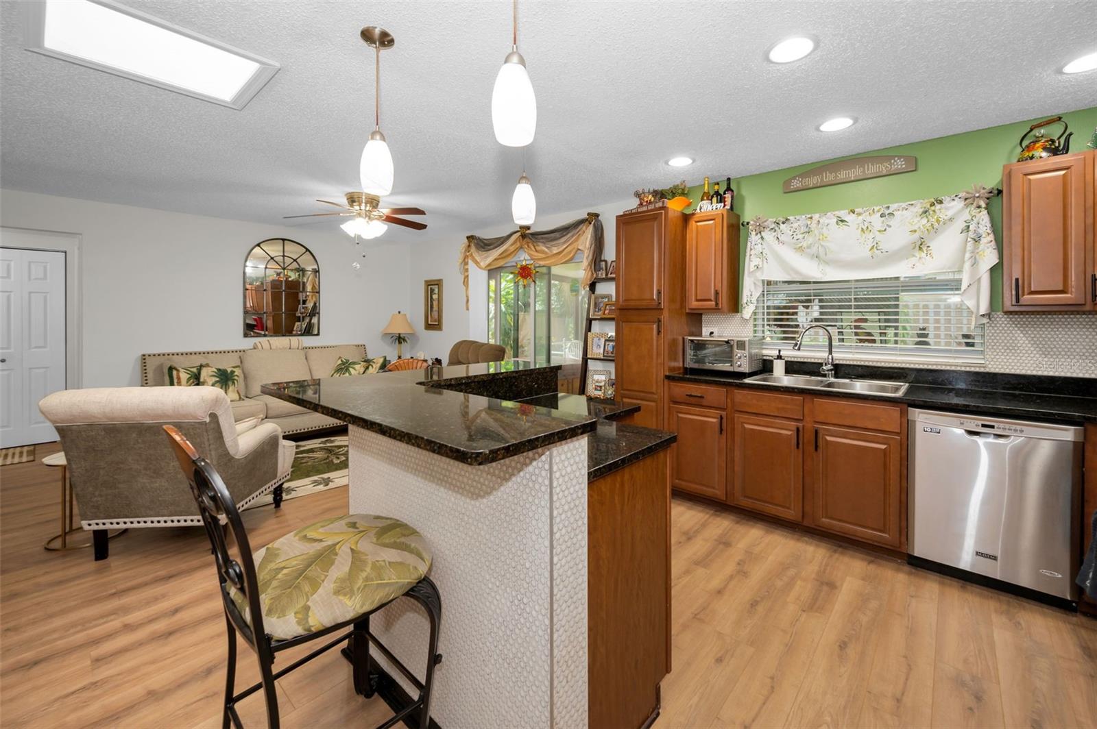 3233 CARRIAGE DR, PALM HARBOR, FL, 34684