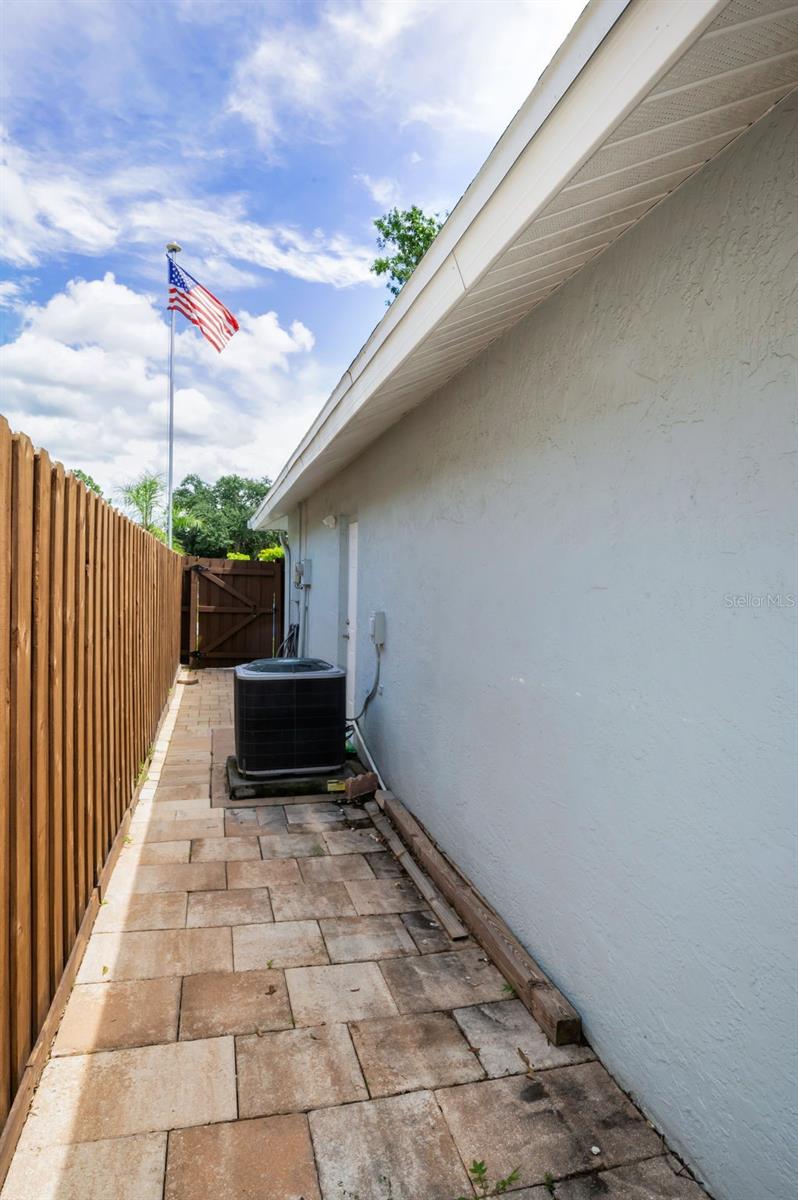 3233 CARRIAGE DR, PALM HARBOR, FL, 34684