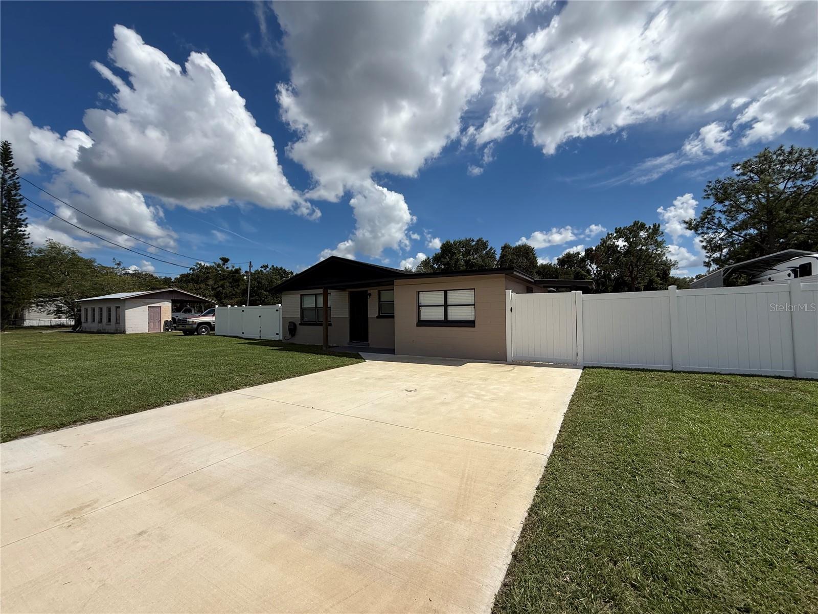 327 LAKE VAN RD, AUBURNDALE, FL, 33823