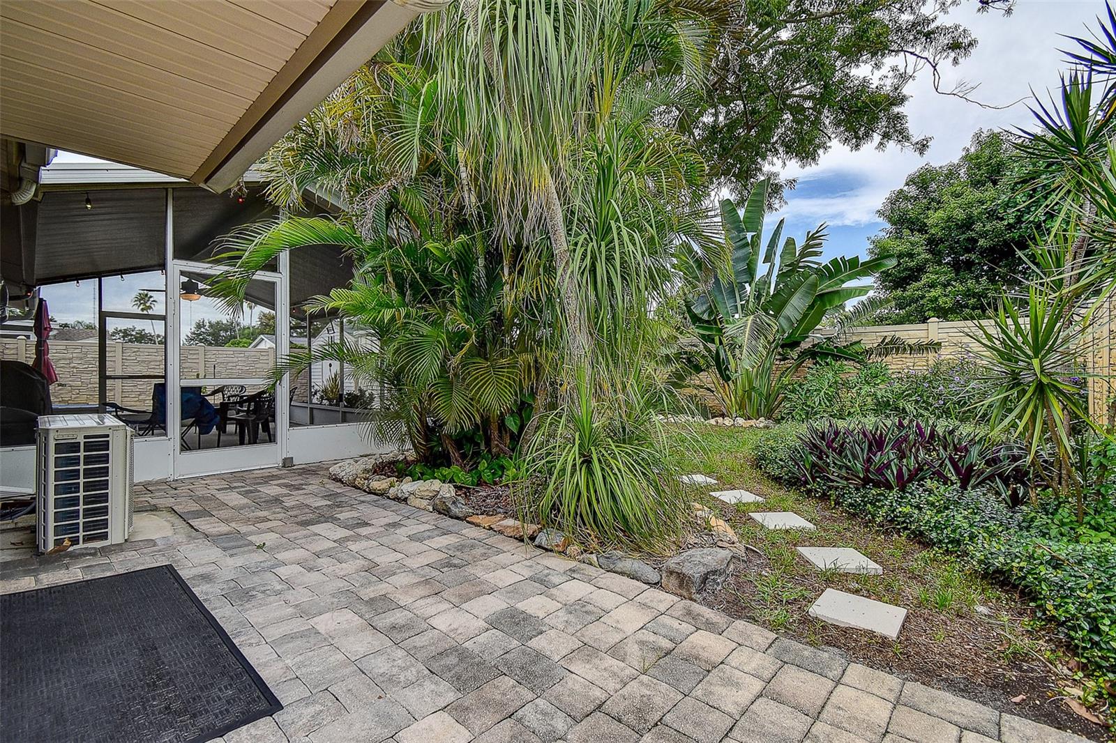 8255 82ND AVE, SEMINOLE, FL, 33777