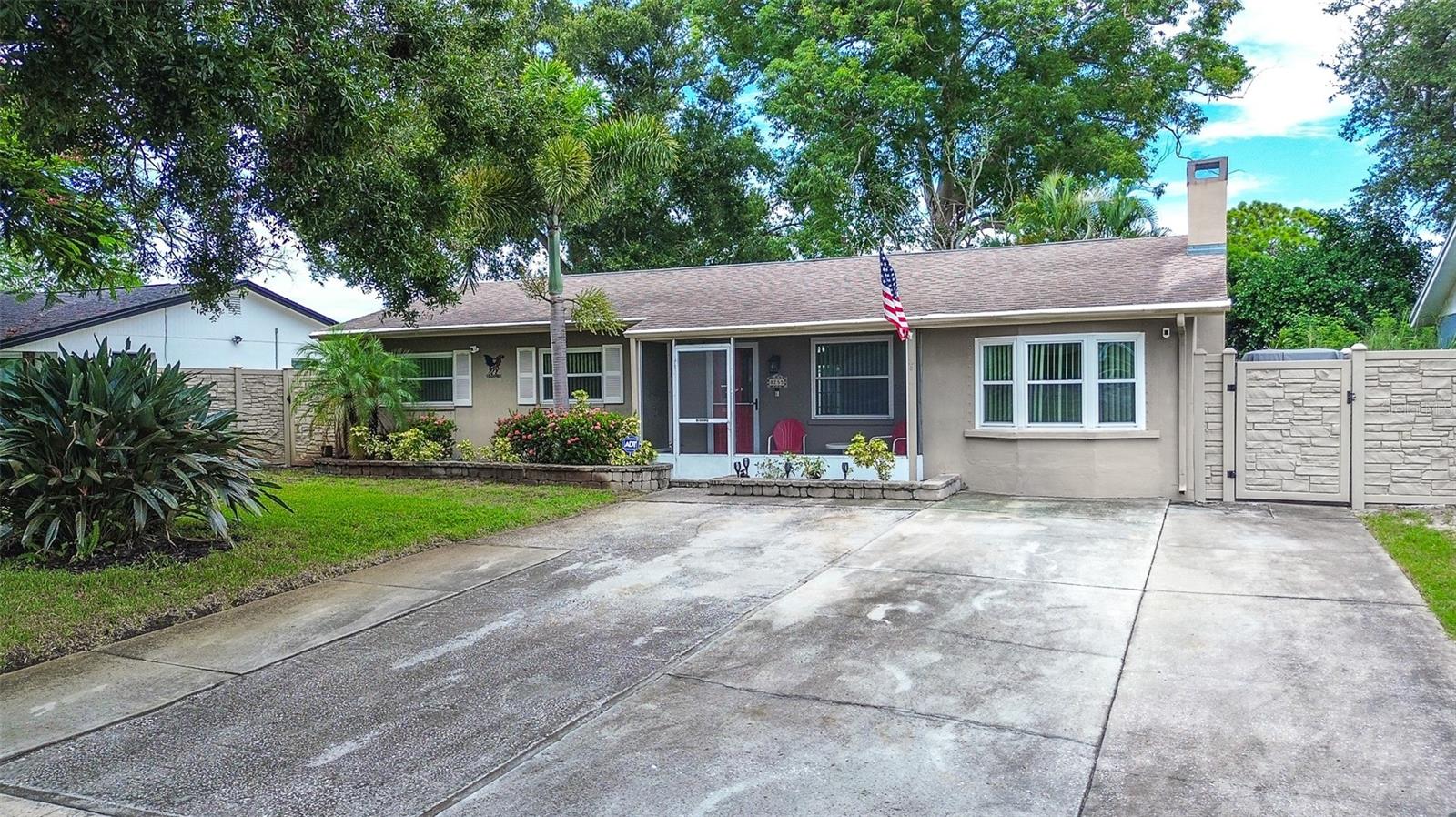 8255 82ND AVE, SEMINOLE, FL, 33777