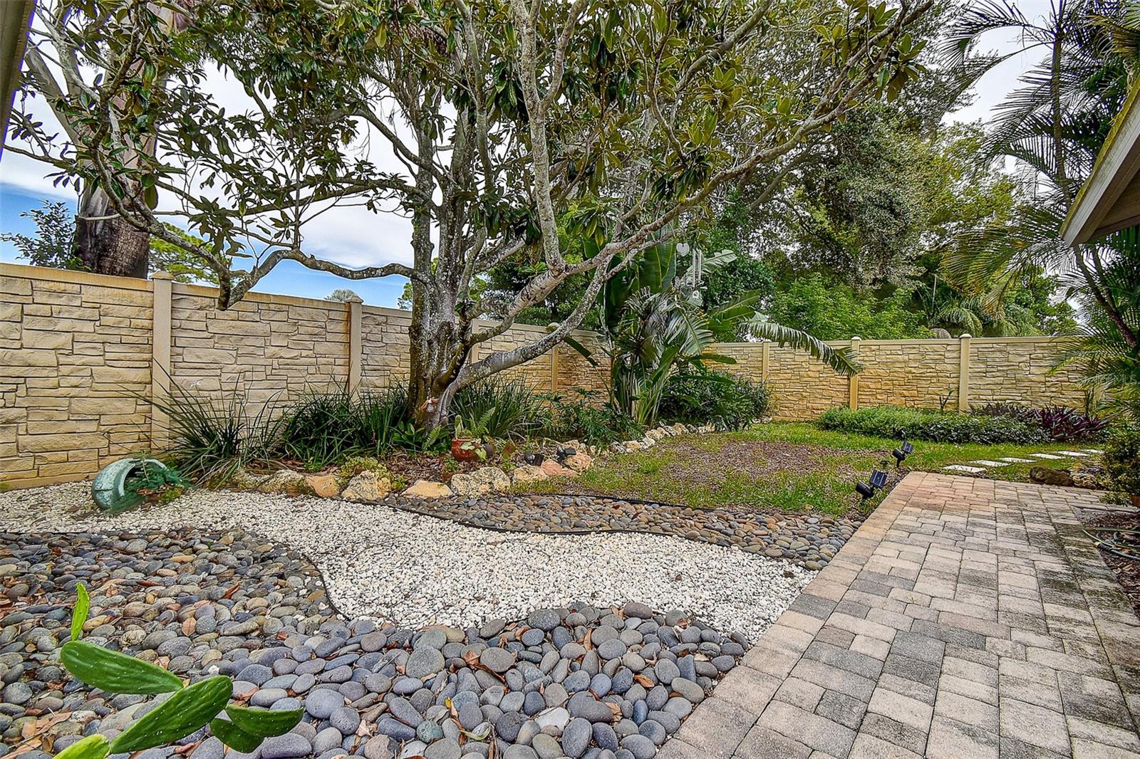 8255 82ND AVE, SEMINOLE, FL, 33777