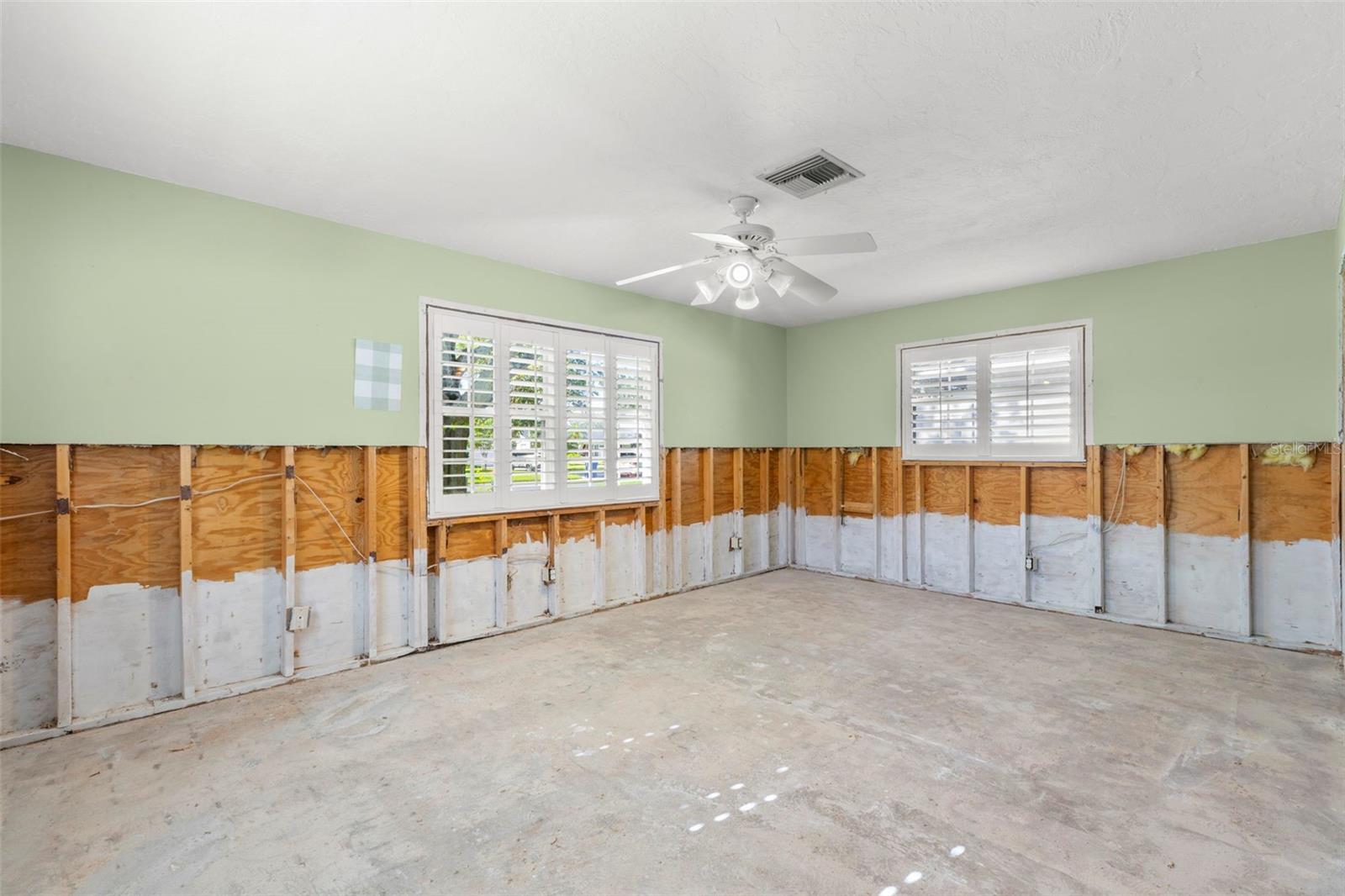 1467 54TH AVE NE, ST PETERSBURG, FL, 33703