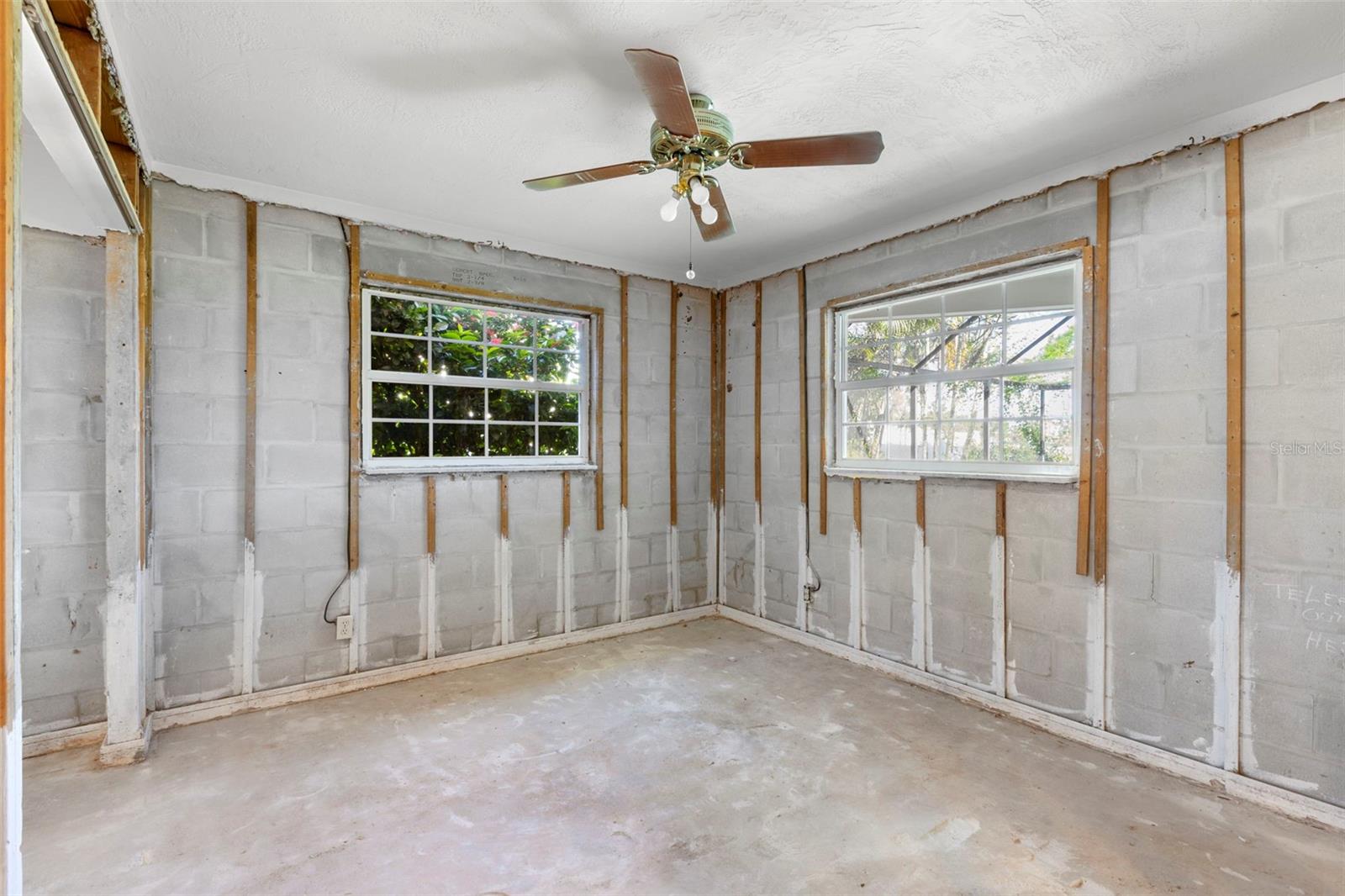 1467 54TH AVE NE, ST PETERSBURG, FL, 33703