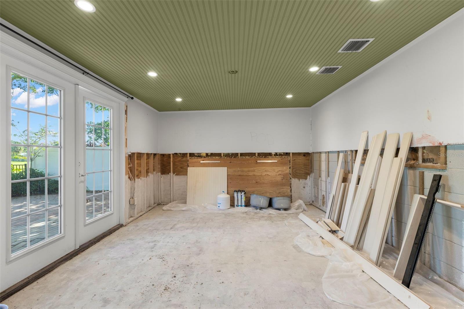 1467 54TH AVE NE, ST PETERSBURG, FL, 33703