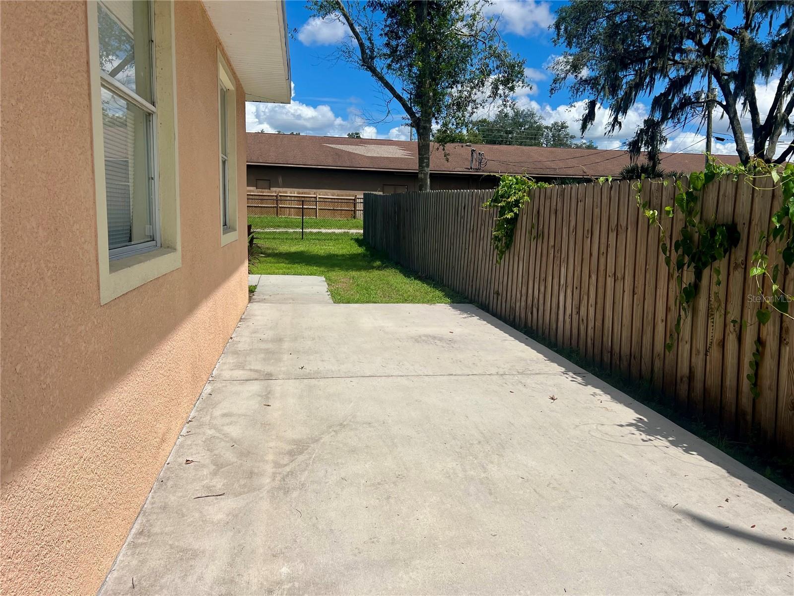 1012 HAROLD AVE, SEFFNER, FL, 33584