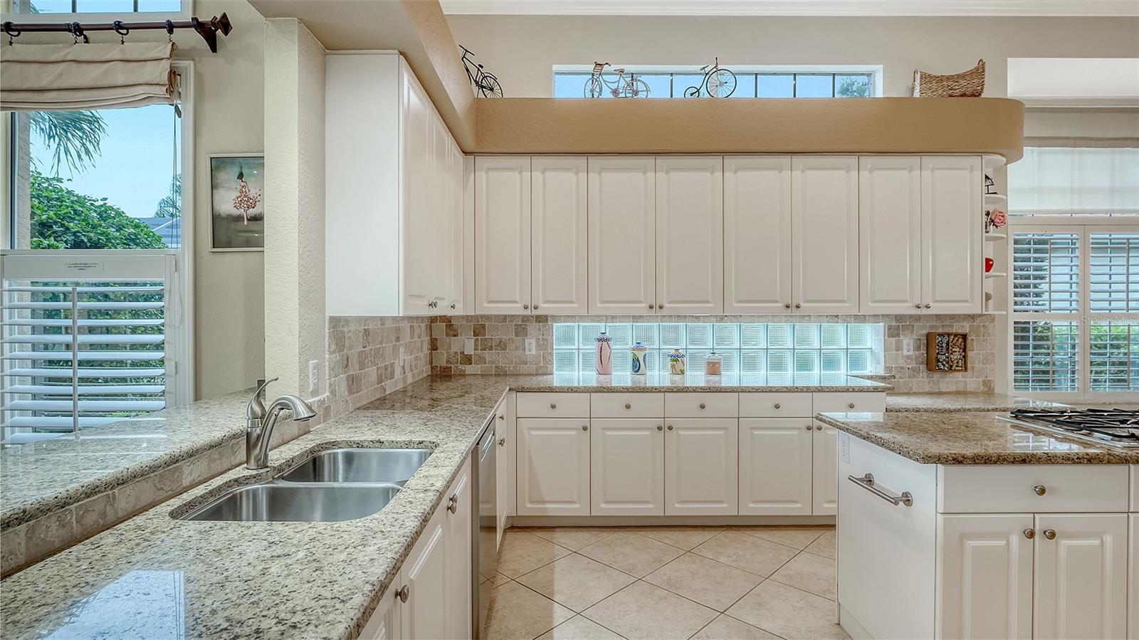 A4664339 Property Photo