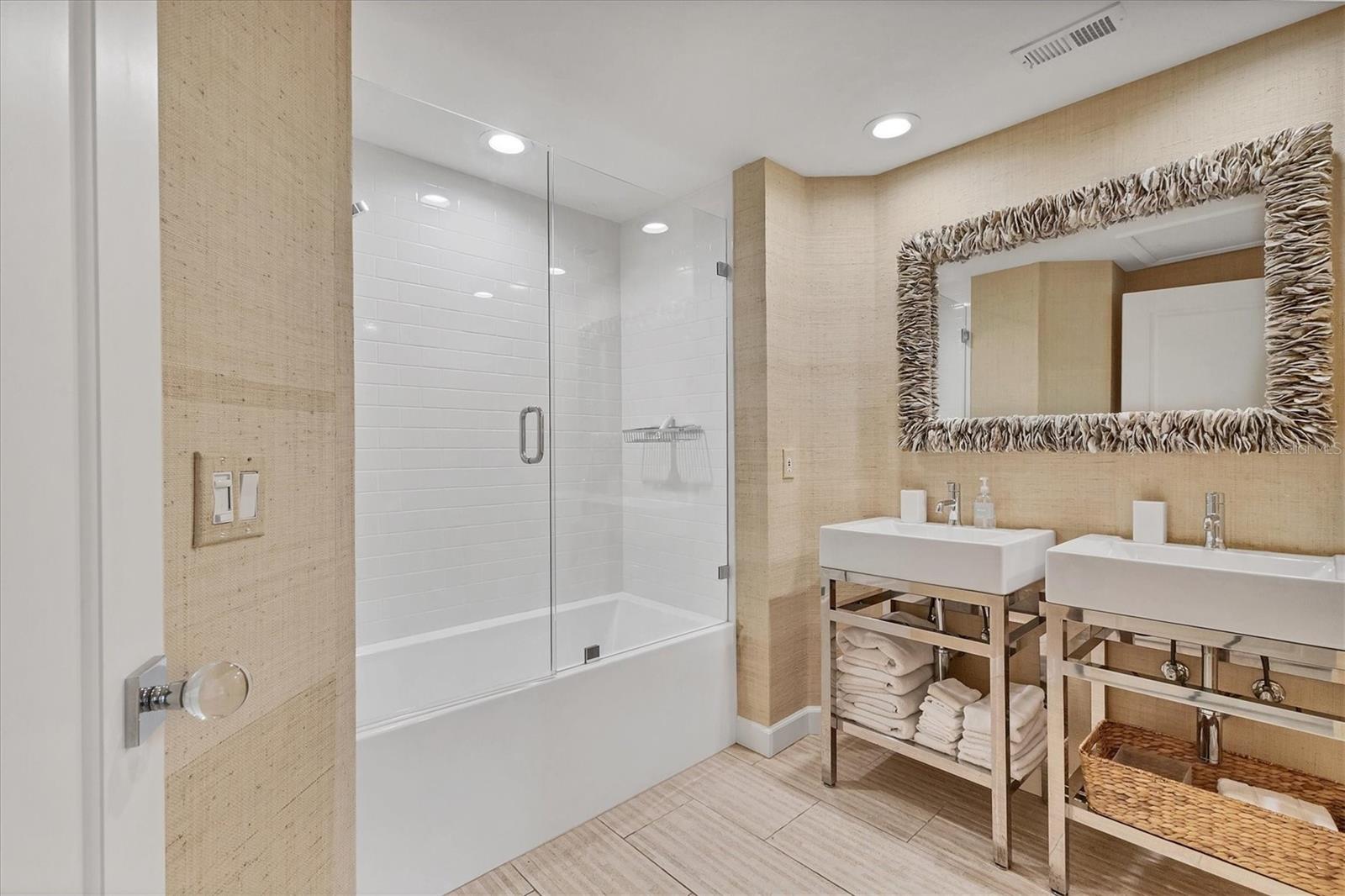 3401 54TH DR W #201, BRADENTON, FL, 34210