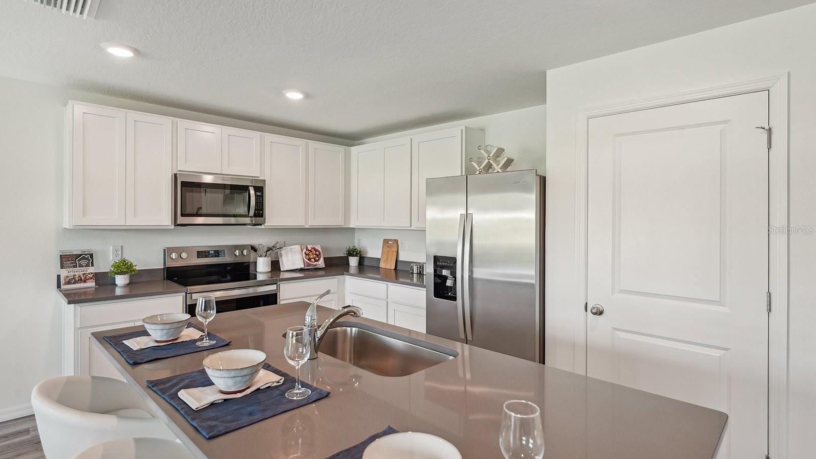 3084 PINK GERBERA SQ, PLANT CITY, FL, 33566