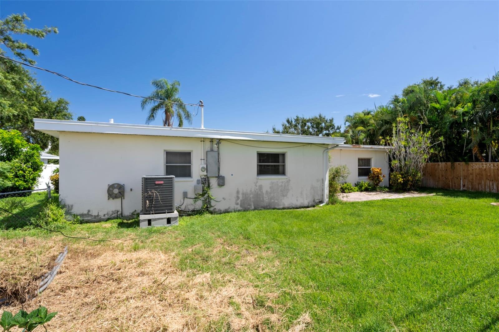 1563 EDEN ISLE BLVD NE, ST PETERSBURG, FL, 33704