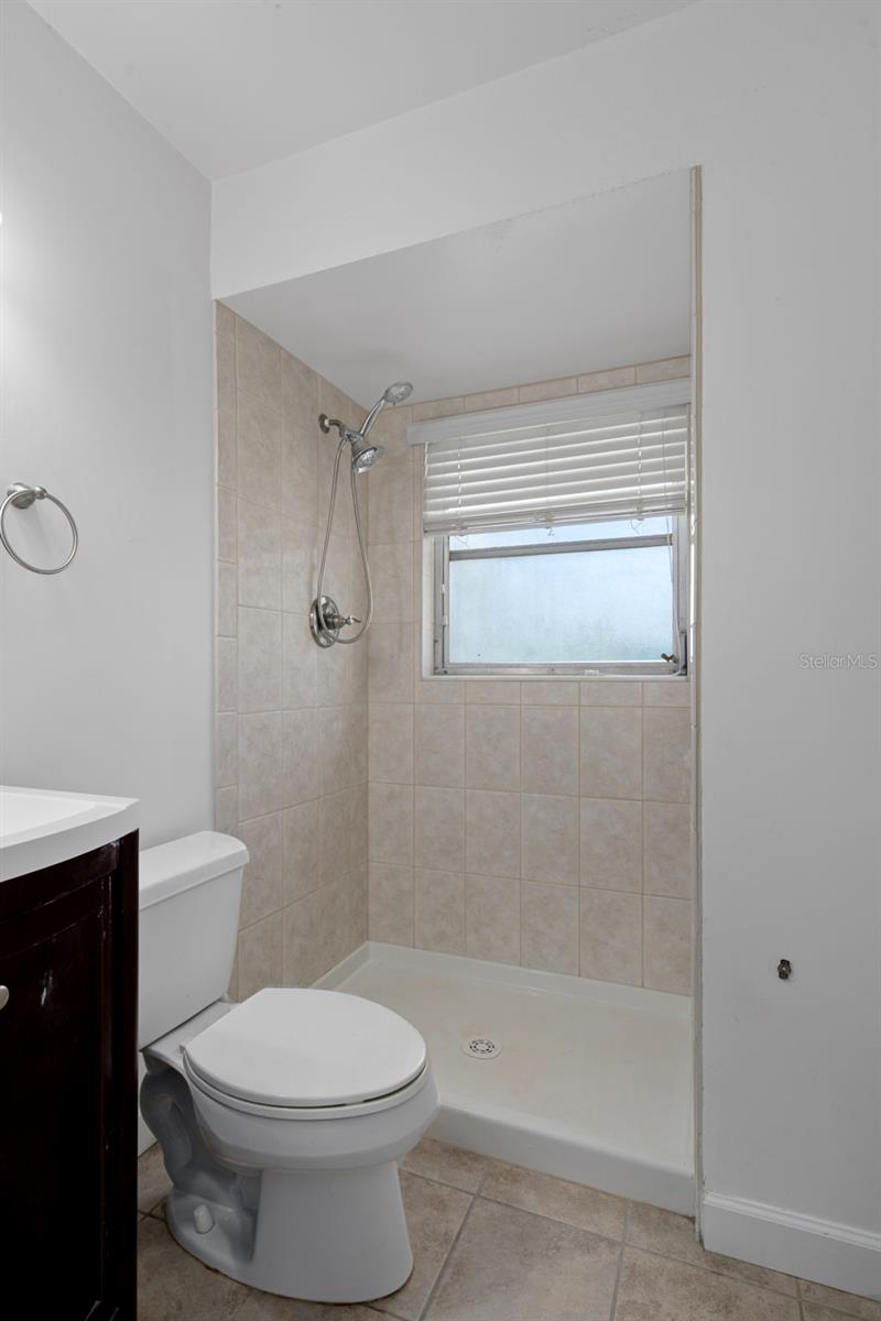 1563 EDEN ISLE BLVD NE, ST PETERSBURG, FL, 33704