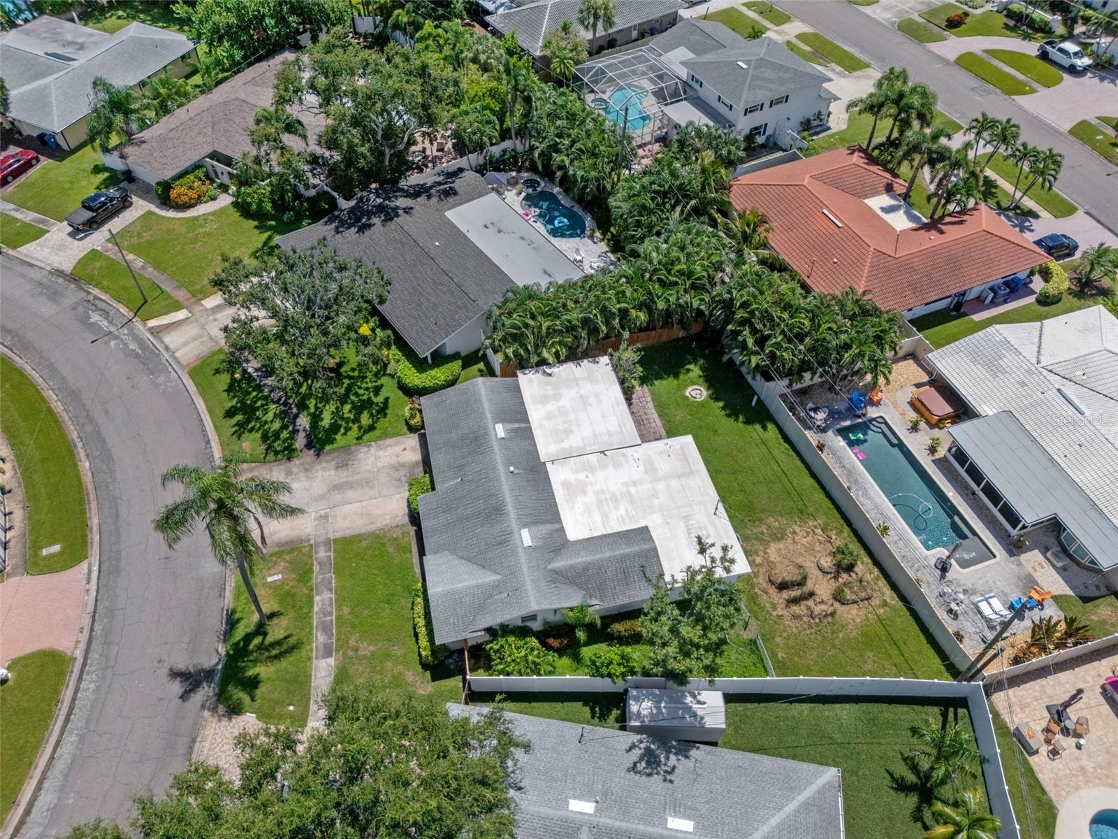 1563 EDEN ISLE BLVD NE, ST PETERSBURG, FL, 33704