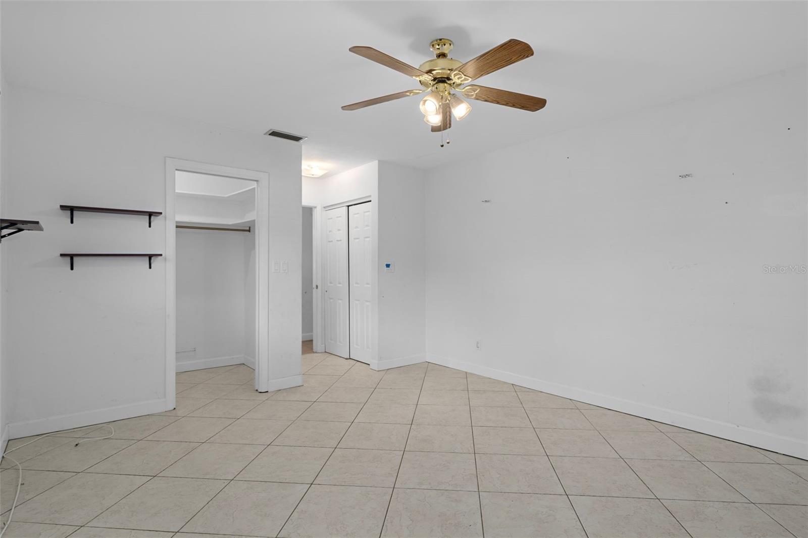 1563 EDEN ISLE BLVD NE, ST PETERSBURG, FL, 33704