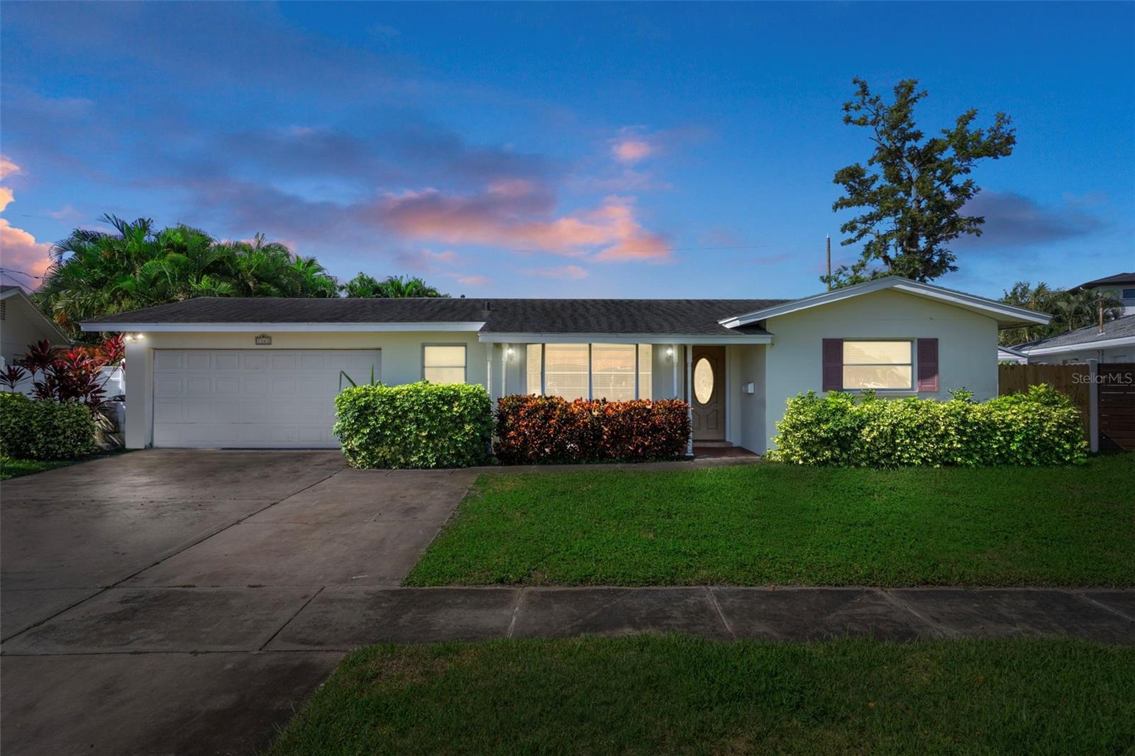 1563 EDEN ISLE BLVD NE, ST PETERSBURG, FL, 33704