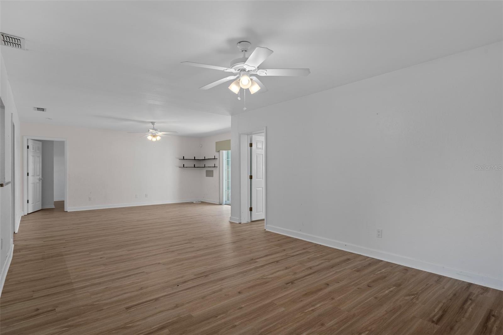 1563 EDEN ISLE BLVD NE, ST PETERSBURG, FL, 33704