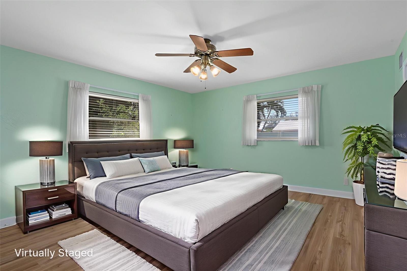 1563 EDEN ISLE BLVD NE, ST PETERSBURG, FL, 33704