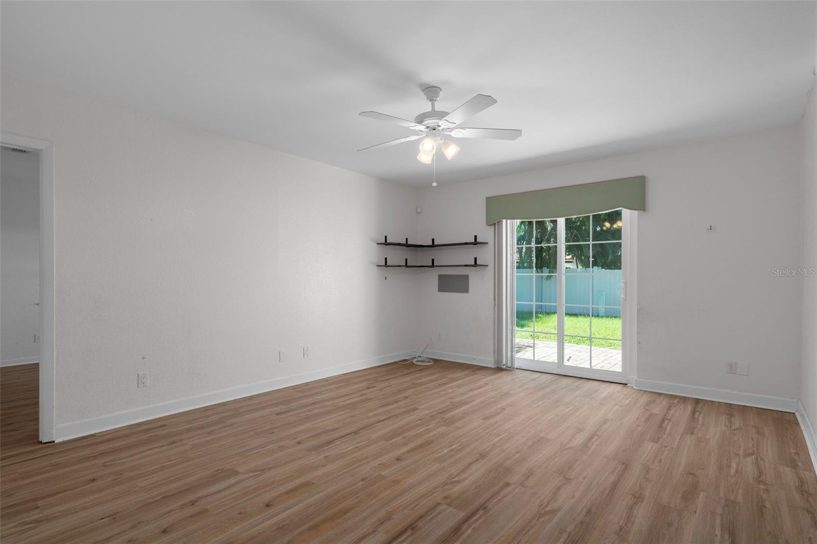 1563 EDEN ISLE BLVD NE, ST PETERSBURG, FL, 33704