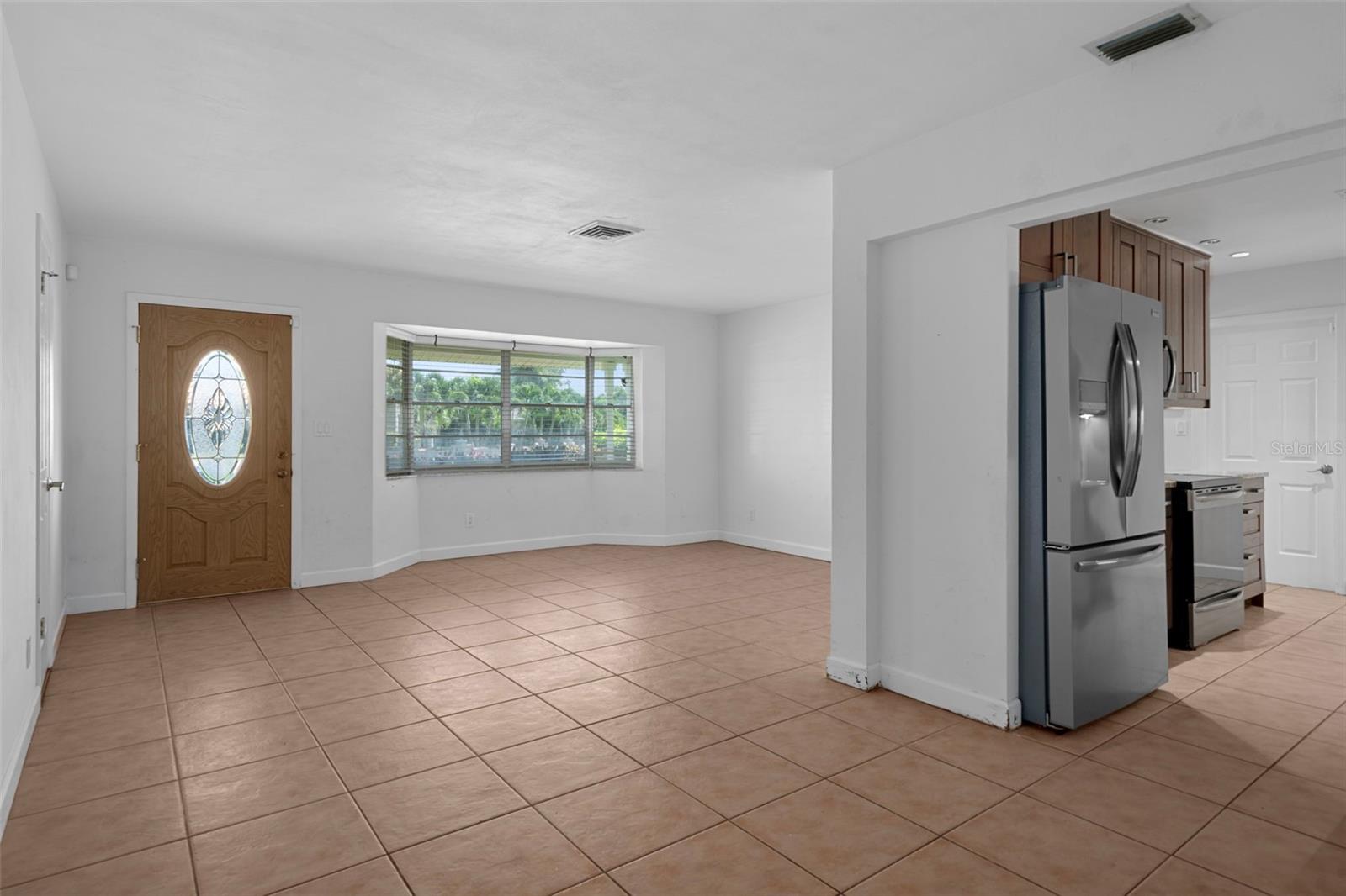 1563 EDEN ISLE BLVD NE, ST PETERSBURG, FL, 33704