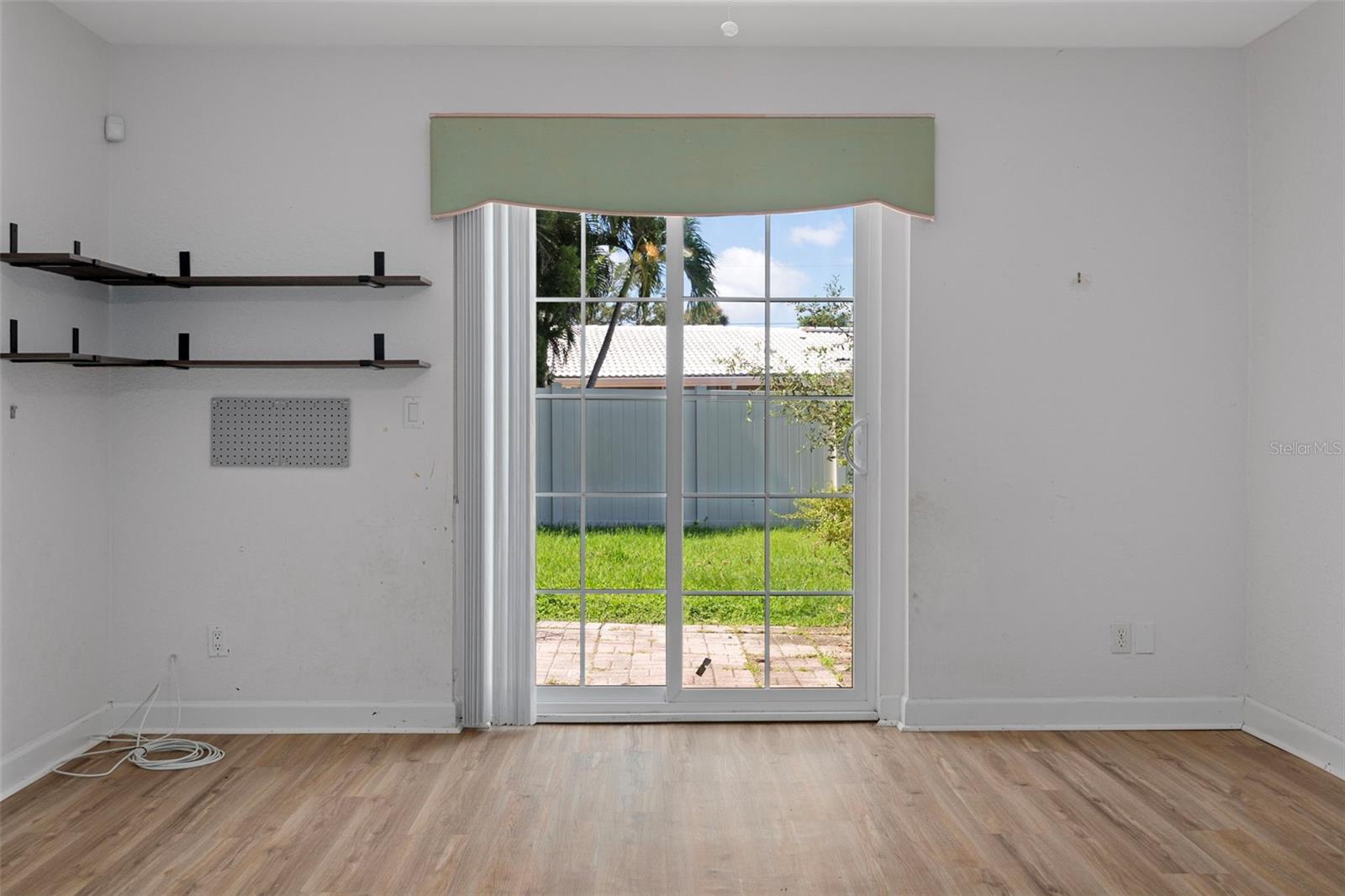 1563 EDEN ISLE BLVD NE, ST PETERSBURG, FL, 33704