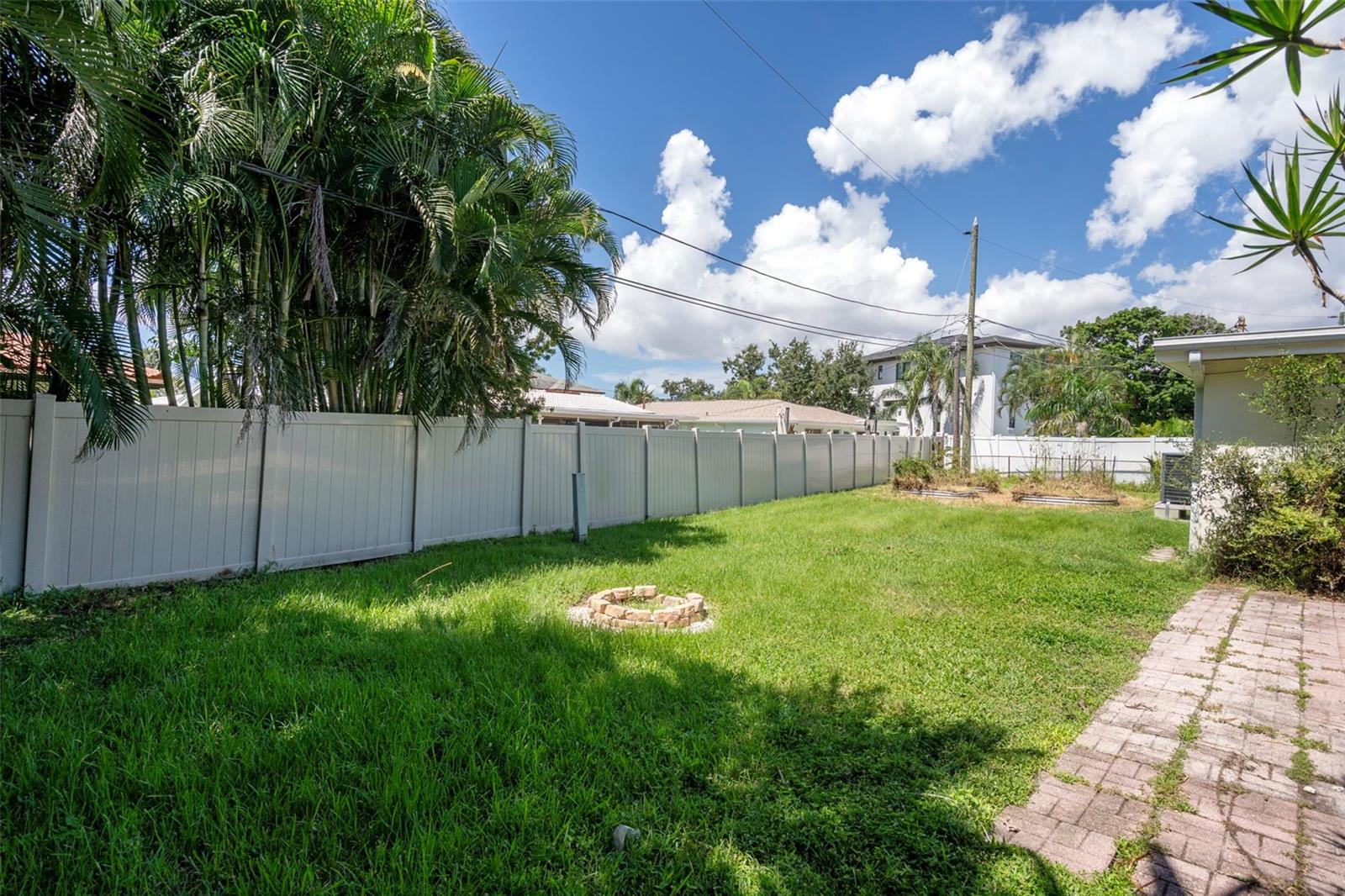 1563 EDEN ISLE BLVD NE, ST PETERSBURG, FL, 33704