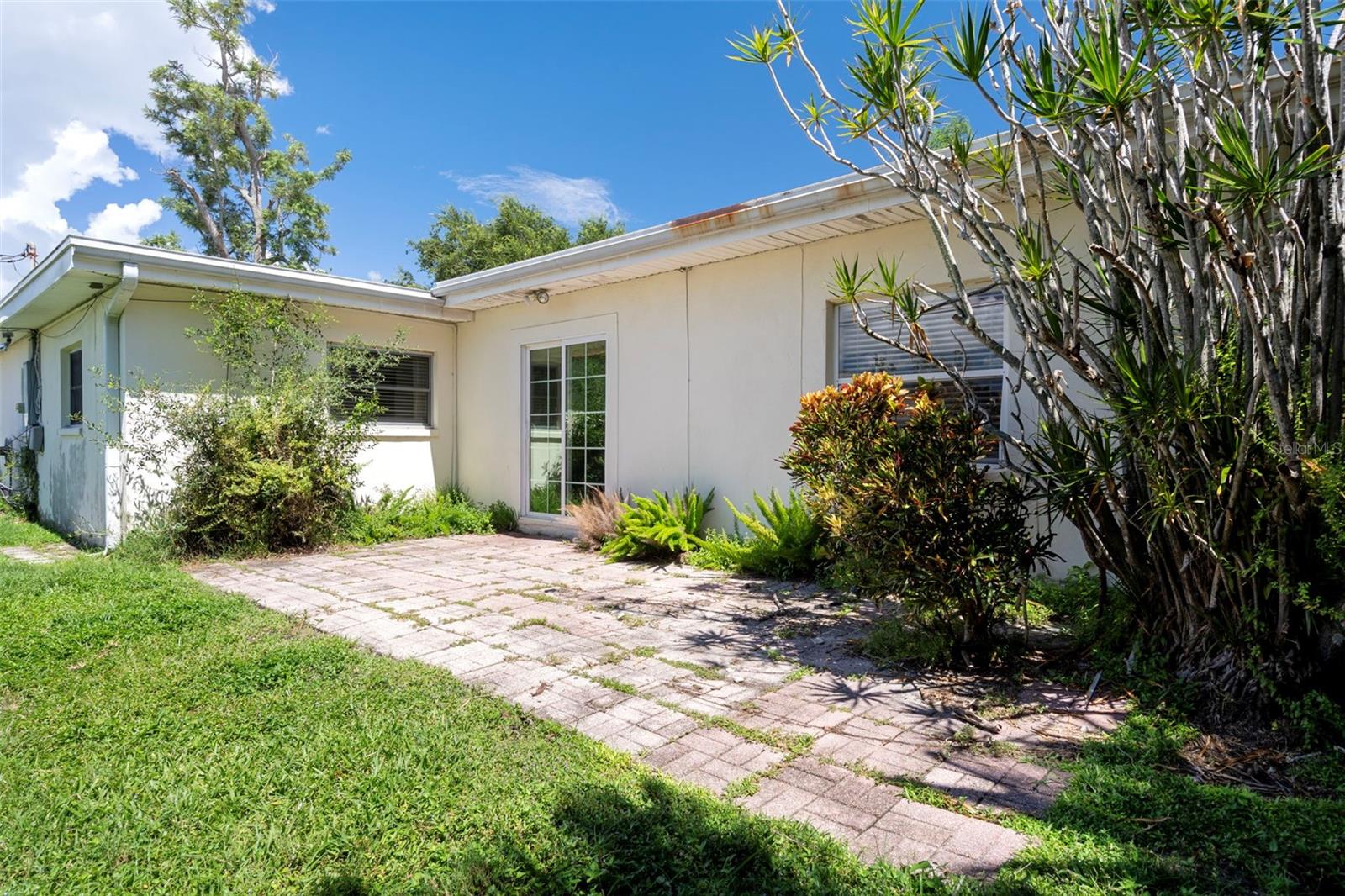 1563 EDEN ISLE BLVD NE, ST PETERSBURG, FL, 33704