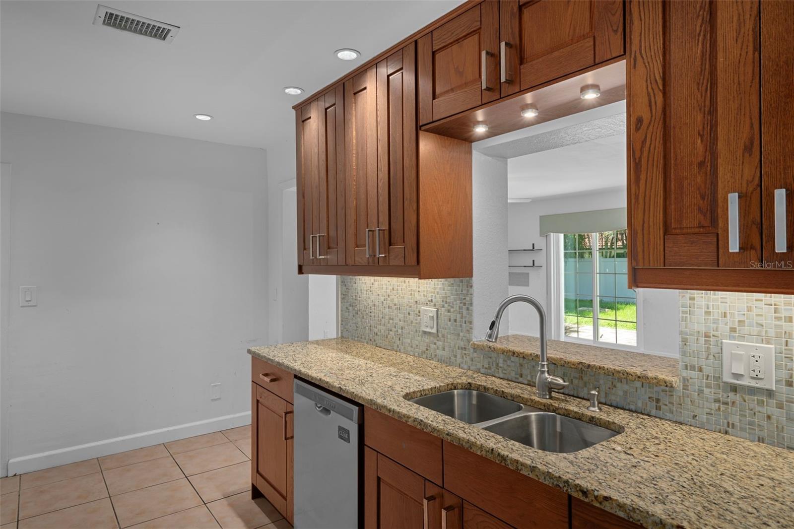 1563 EDEN ISLE BLVD NE, ST PETERSBURG, FL, 33704