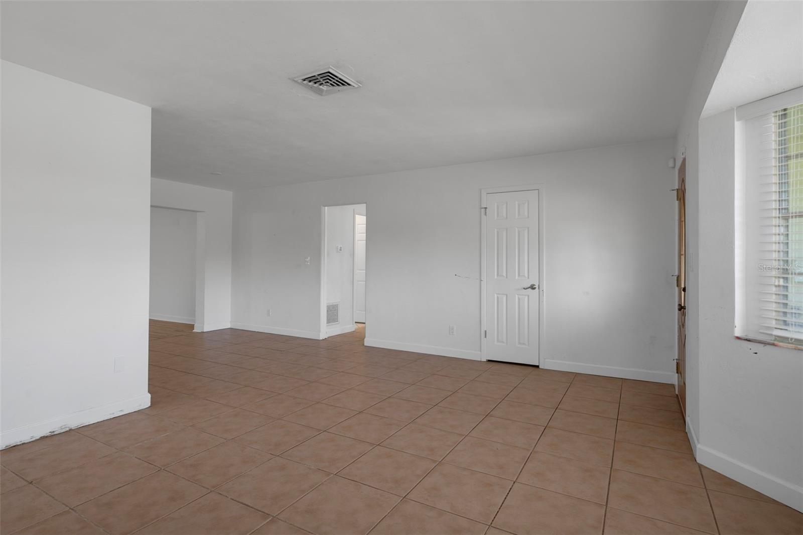 1563 EDEN ISLE BLVD NE, ST PETERSBURG, FL, 33704