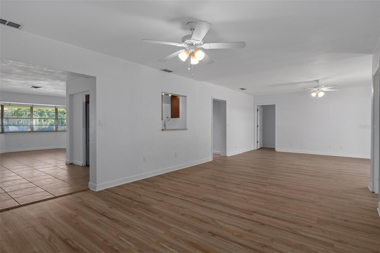 1563 EDEN ISLE BLVD NE, ST PETERSBURG, FL, 33704