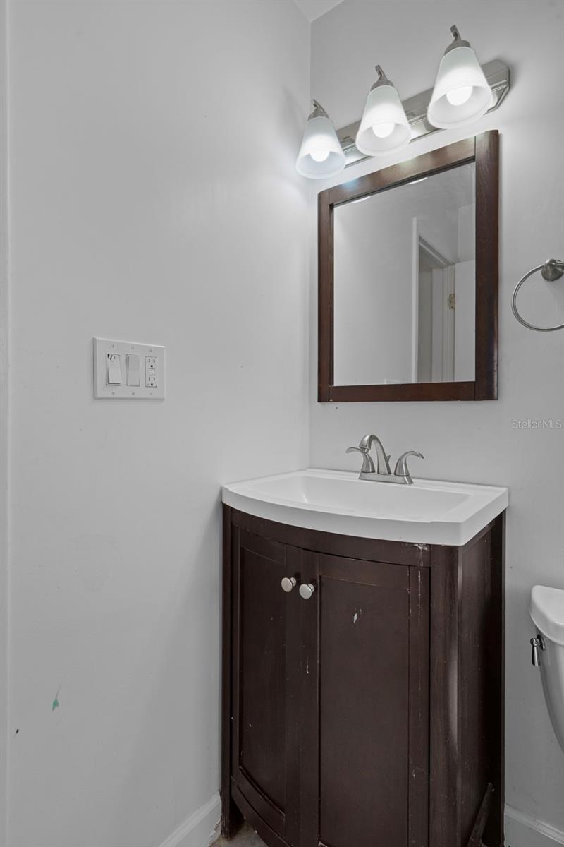 1563 EDEN ISLE BLVD NE, ST PETERSBURG, FL, 33704