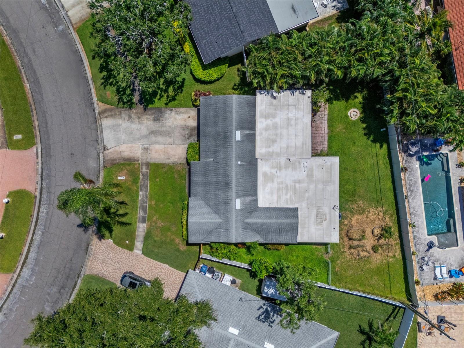 1563 EDEN ISLE BLVD NE, ST PETERSBURG, FL, 33704