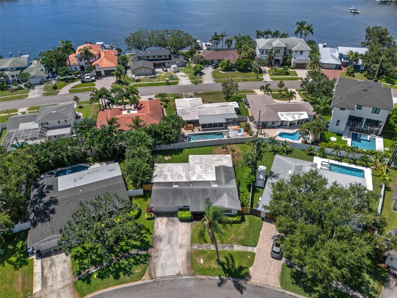 1563 EDEN ISLE BLVD NE, ST PETERSBURG, FL, 33704