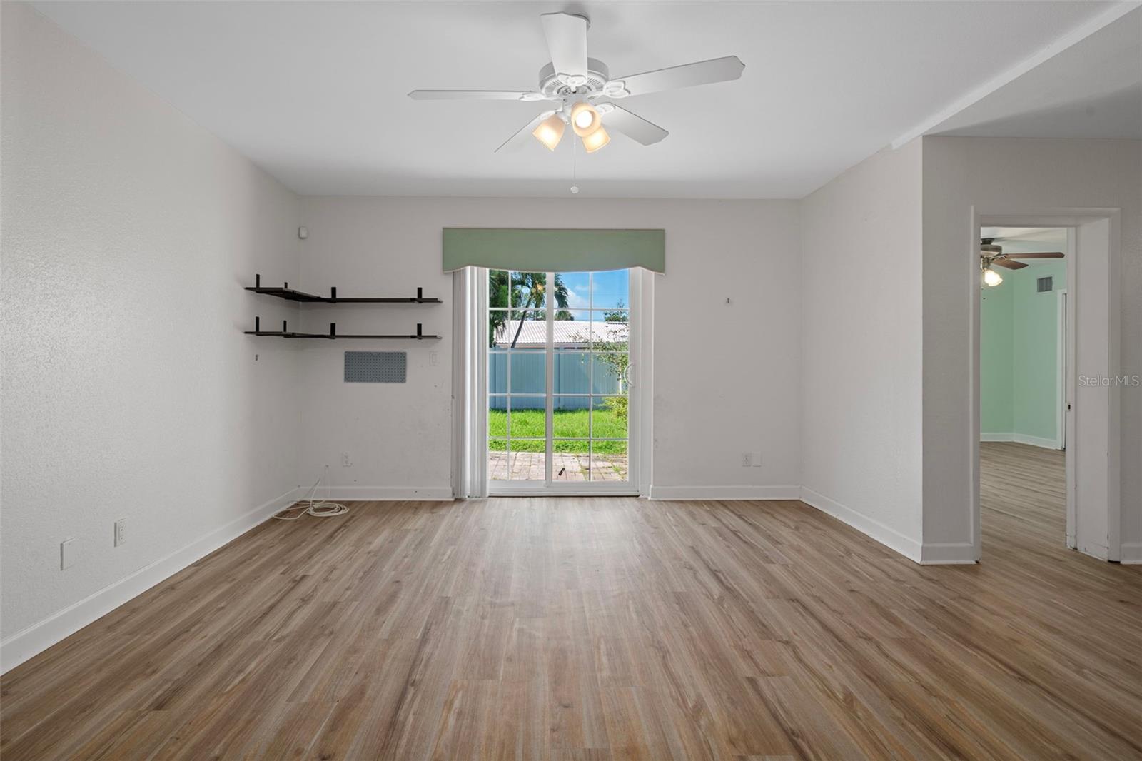 1563 EDEN ISLE BLVD NE, ST PETERSBURG, FL, 33704