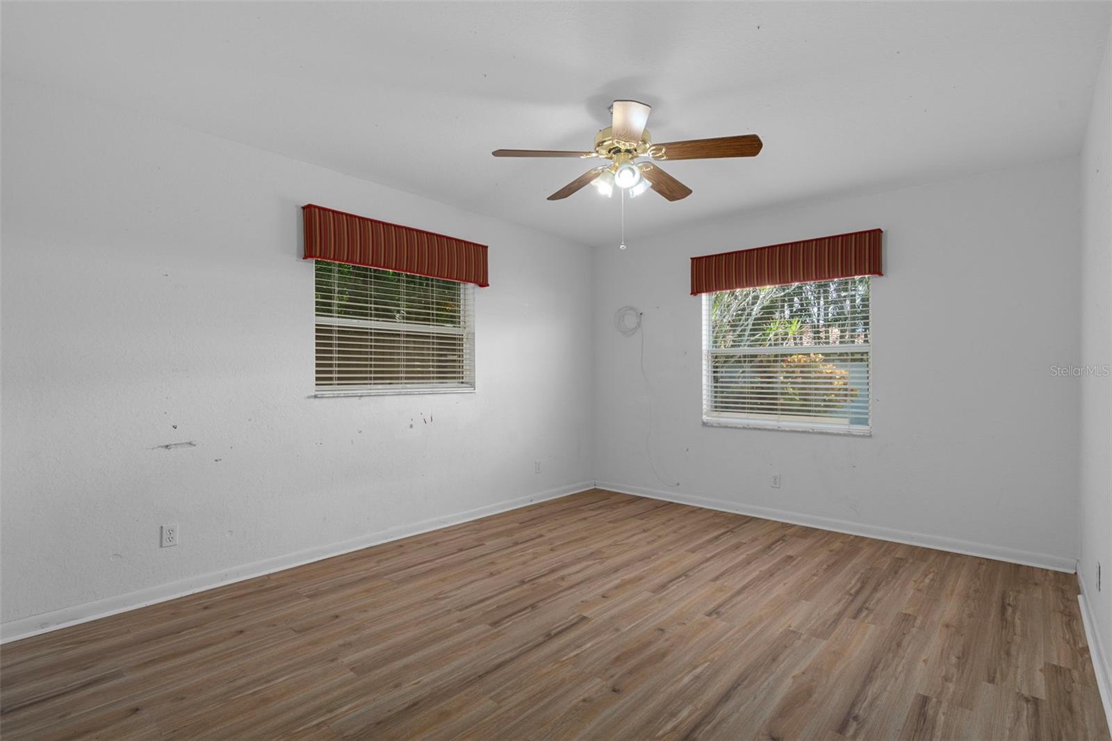 1563 EDEN ISLE BLVD NE, ST PETERSBURG, FL, 33704