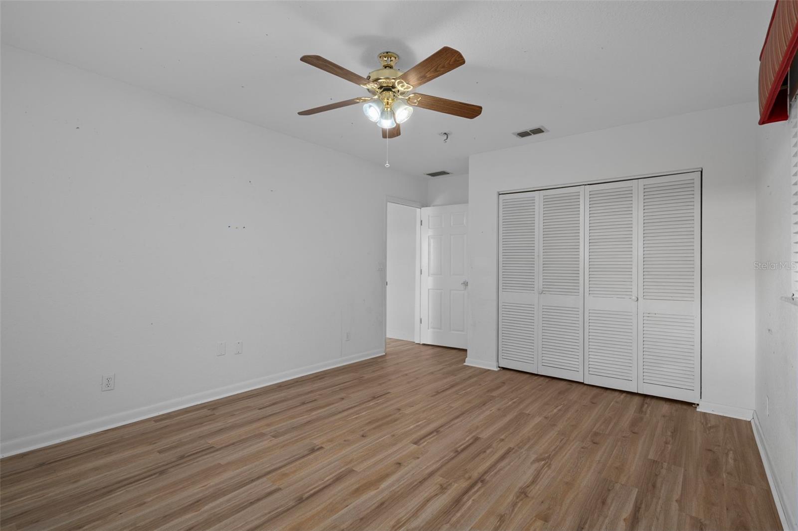 1563 EDEN ISLE BLVD NE, ST PETERSBURG, FL, 33704