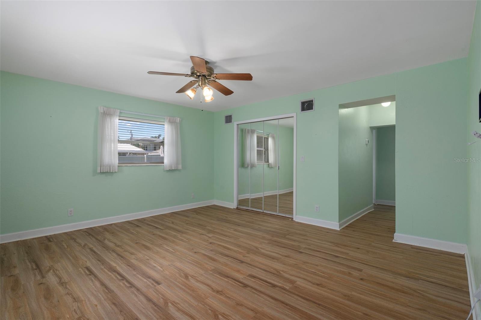 1563 EDEN ISLE BLVD NE, ST PETERSBURG, FL, 33704