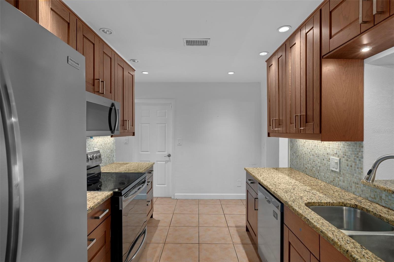 1563 EDEN ISLE BLVD NE, ST PETERSBURG, FL, 33704