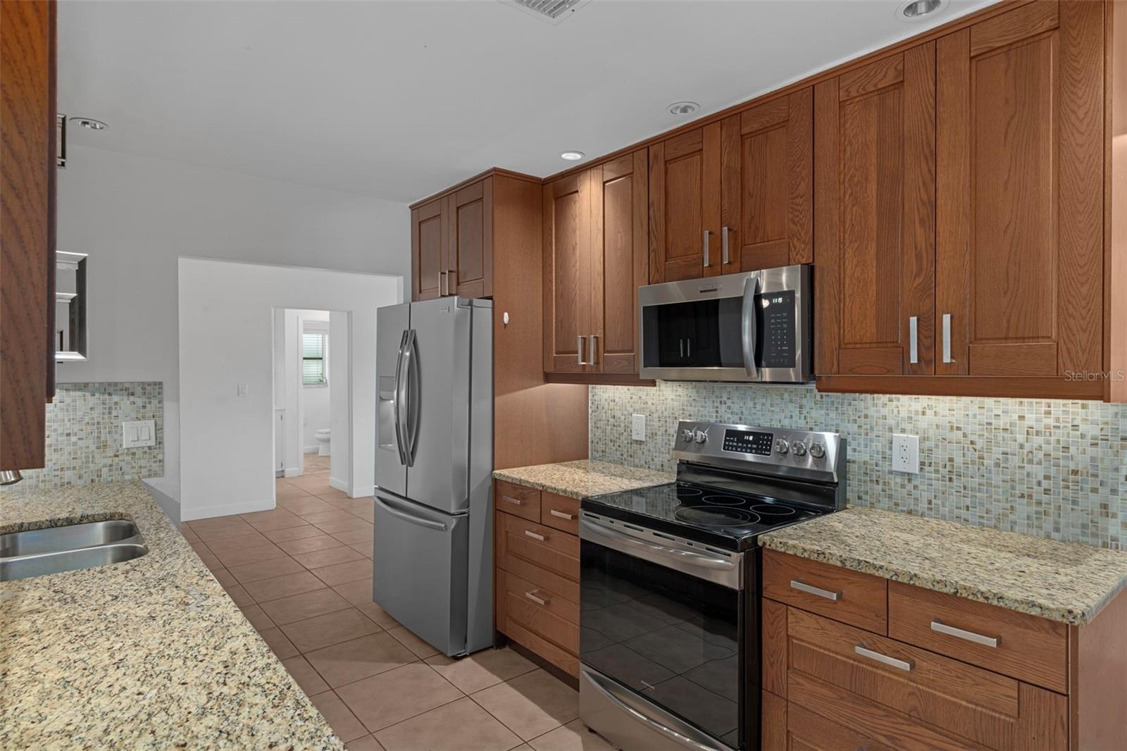 1563 EDEN ISLE BLVD NE, ST PETERSBURG, FL, 33704