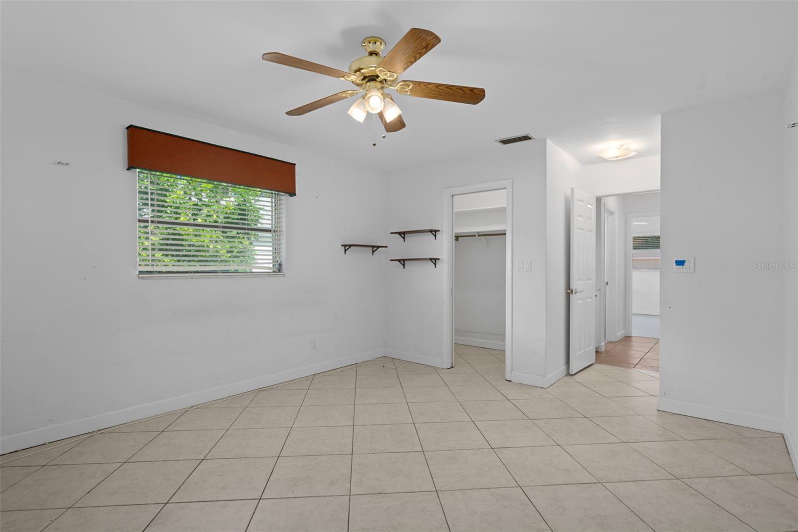 1563 EDEN ISLE BLVD NE, ST PETERSBURG, FL, 33704