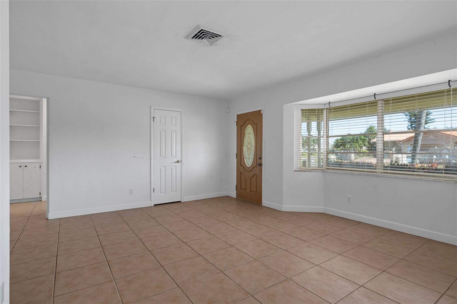 1563 EDEN ISLE BLVD NE, ST PETERSBURG, FL, 33704