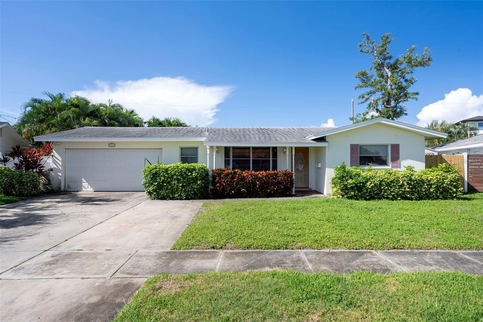 1563 EDEN ISLE BLVD NE, ST PETERSBURG, FL, 33704