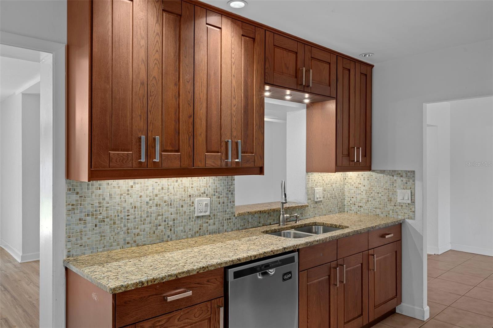 1563 EDEN ISLE BLVD NE, ST PETERSBURG, FL, 33704