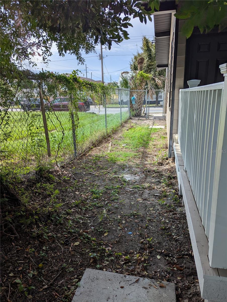 1014 E LAKE AVE, TAMPA, FL, 33605