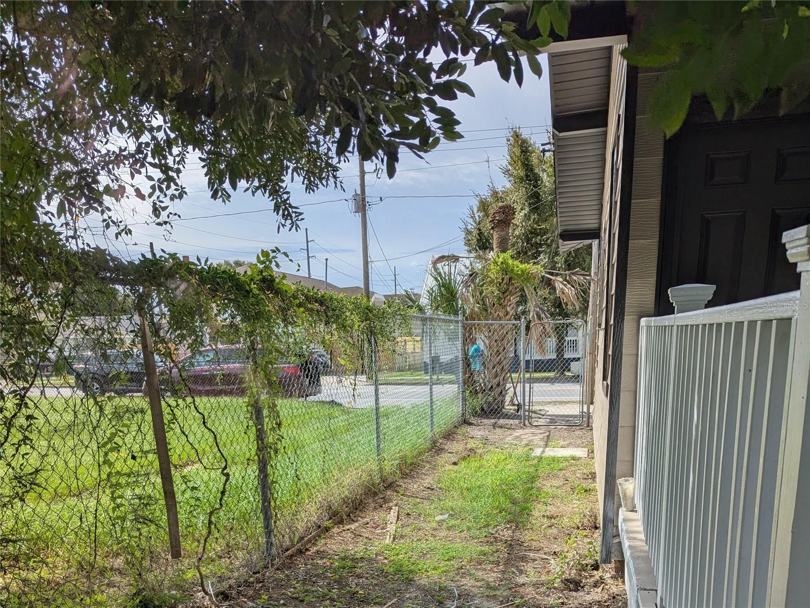 1014 E LAKE AVE, TAMPA, FL, 33605