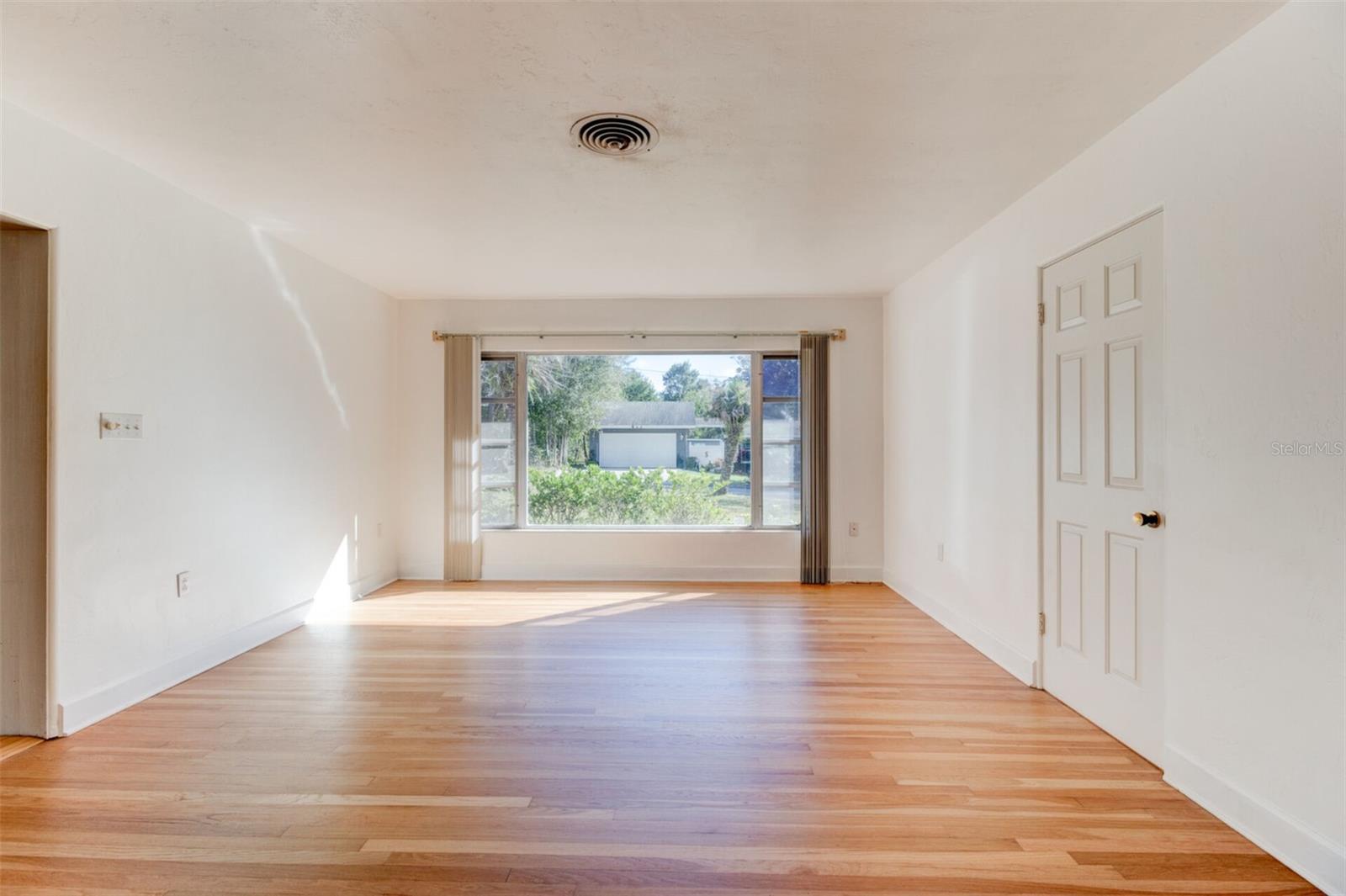 738 N SANS SOUCI AVE, DELAND, FL, 32720