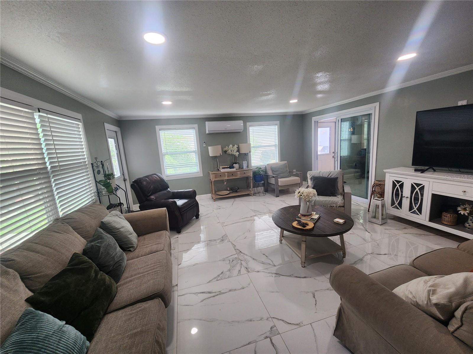 7715 W POCAHONTAS AVE, TAMPA, FL, 33615