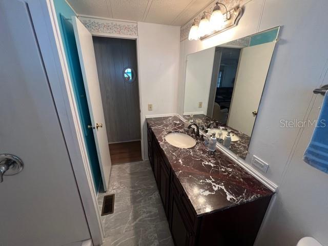 TB8425362 Property Photo