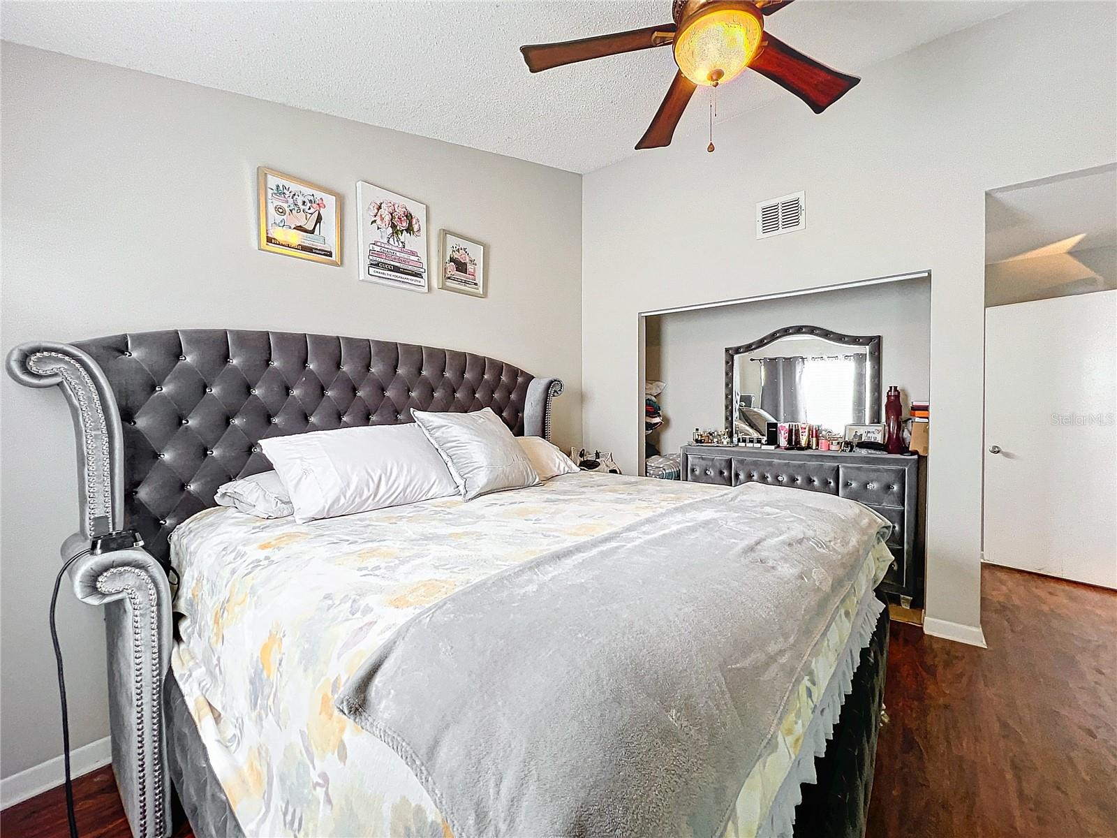 O6342397 Property Photo